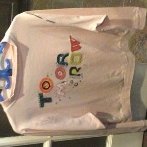 Lightweight 100% cotton stylized sweatshirt.